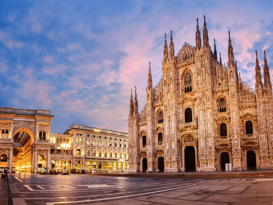 Ο μεγαλοπρεπής Καθεδρικός Ναός Duomo di Milano στο Μιλάνο της Βόρειας Ιταλίας – Οργανωμένο ταξίδι από το Vozis Travel